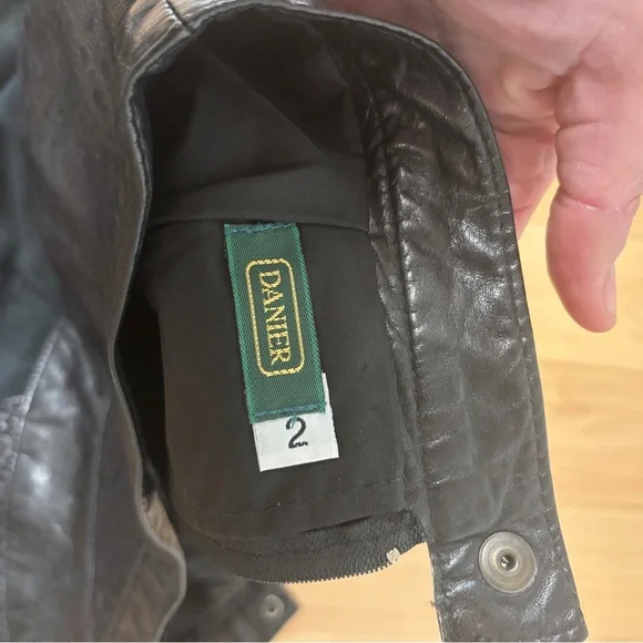 Danier Leather and Suede Pencil Skirt in Black - Picture 5 of 8